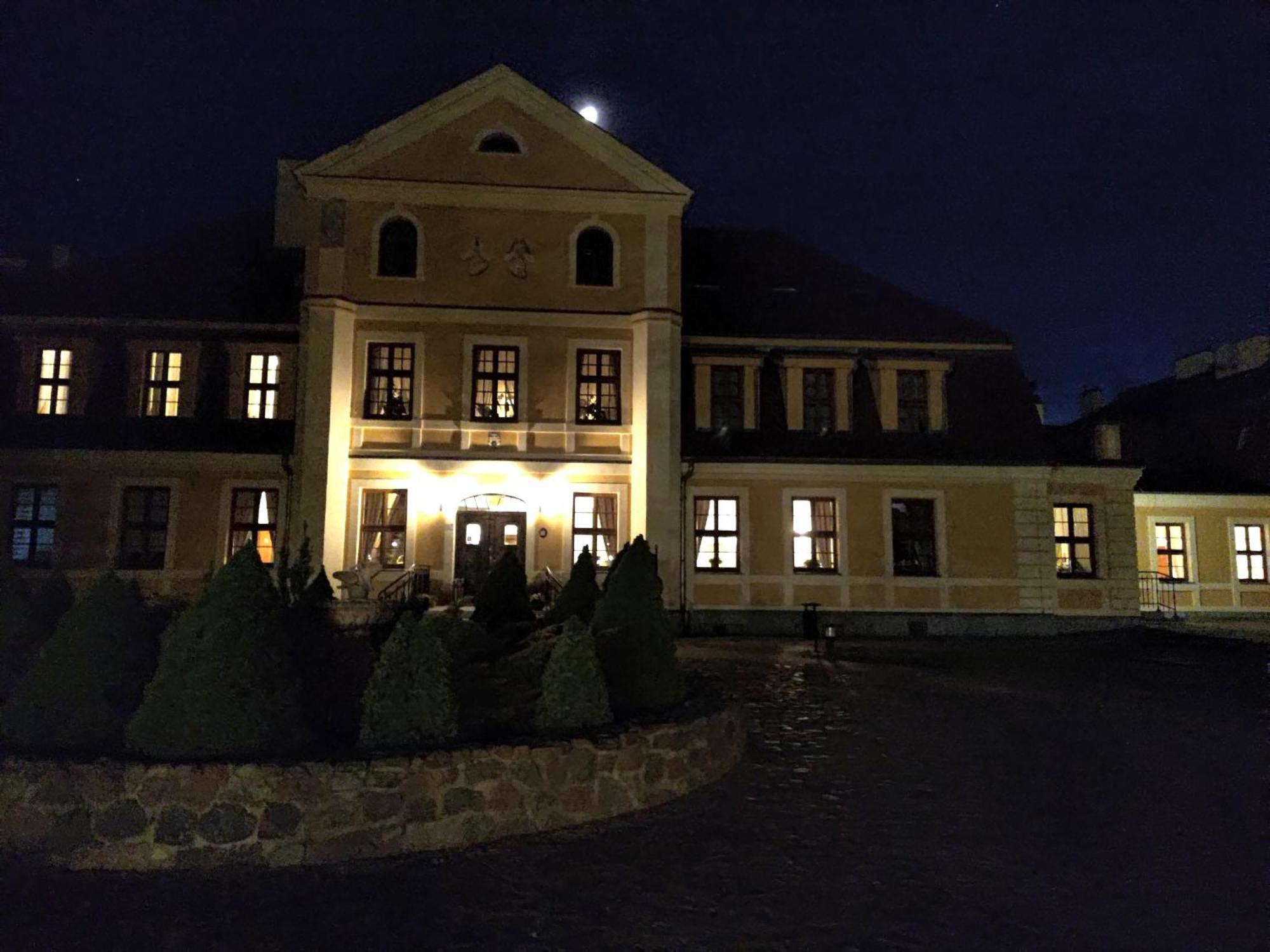 Palac W Rymaniu Kültér fotó